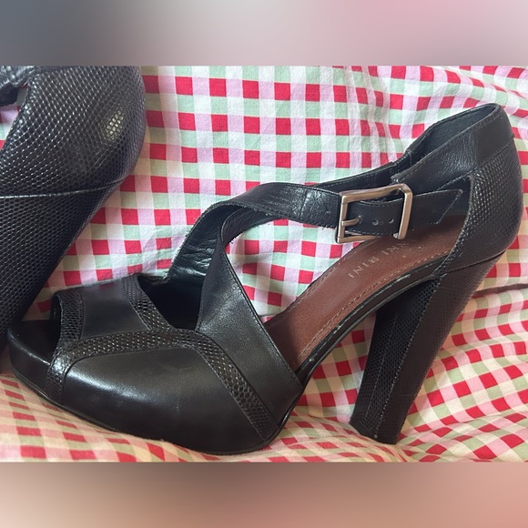 Gianni Bini heels. Black, beautiful and strappy. Open toe - Picture 3 of 4